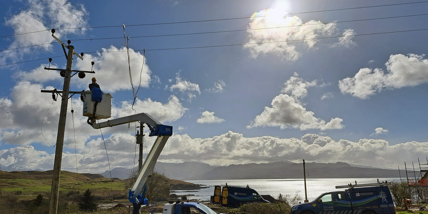 SSEN Distribution vans on Skye 160424