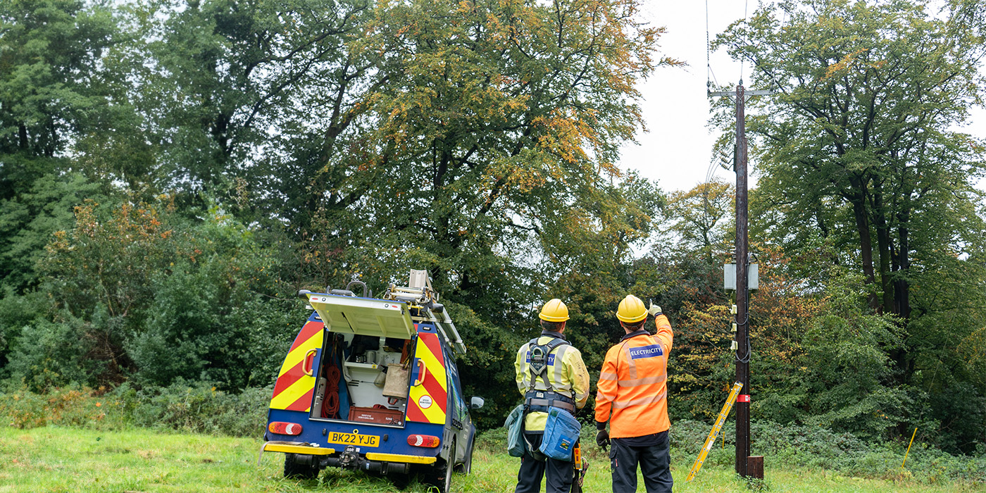 SSEN Engineers inspecting line