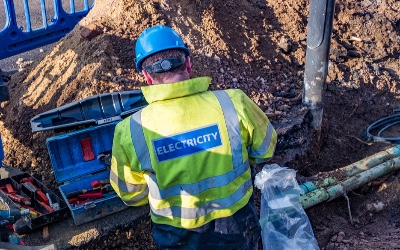 SSEN Distribution colleague working on underground cable